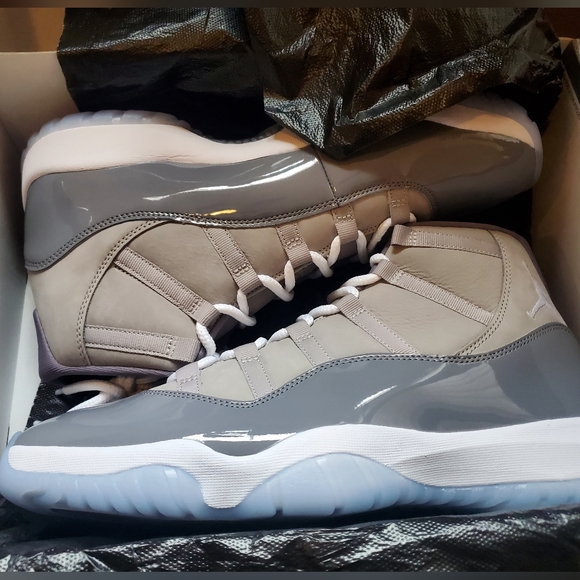 Nike Jordan 11 Retro - Picture 2 of 4